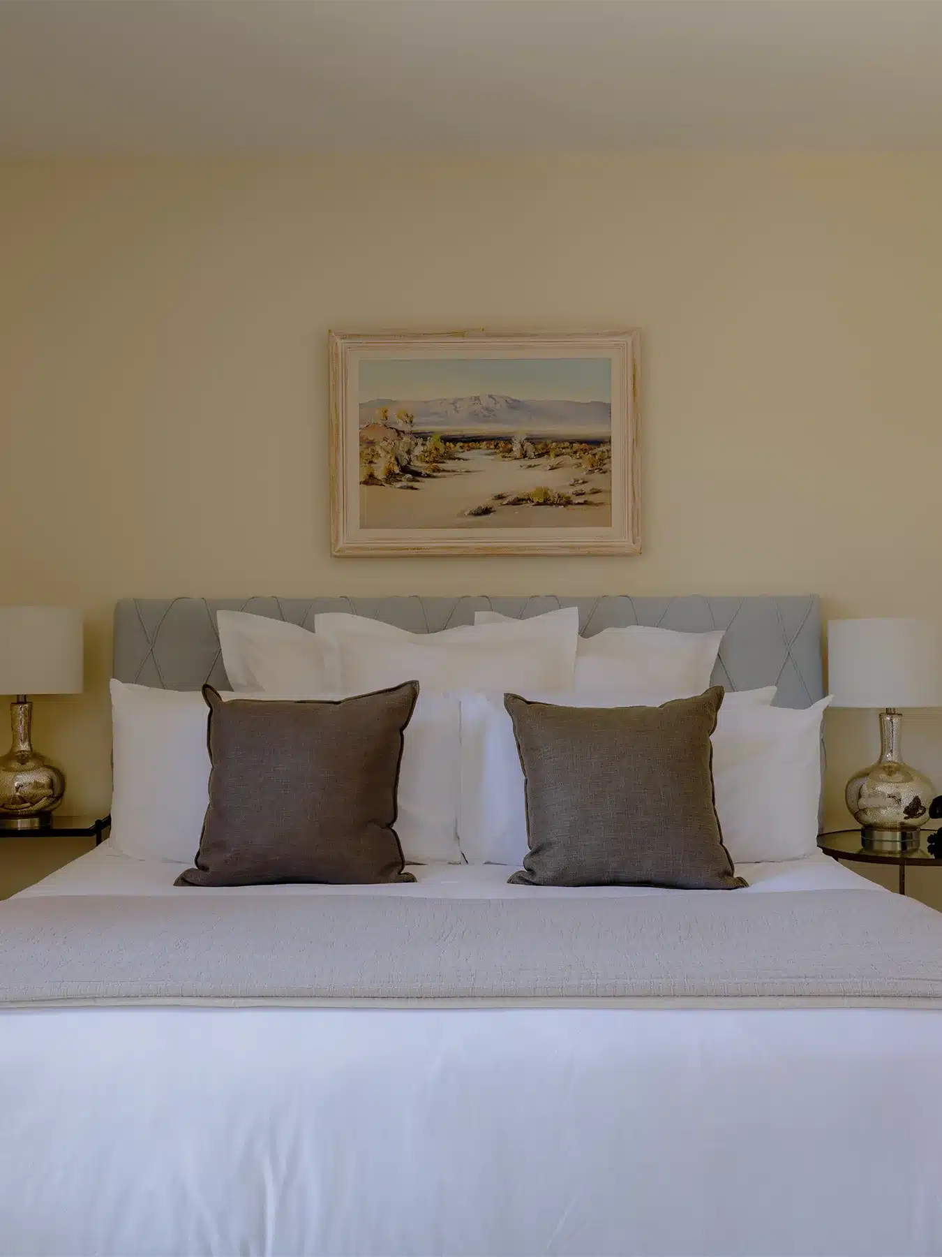 Terrace room bed with side tables