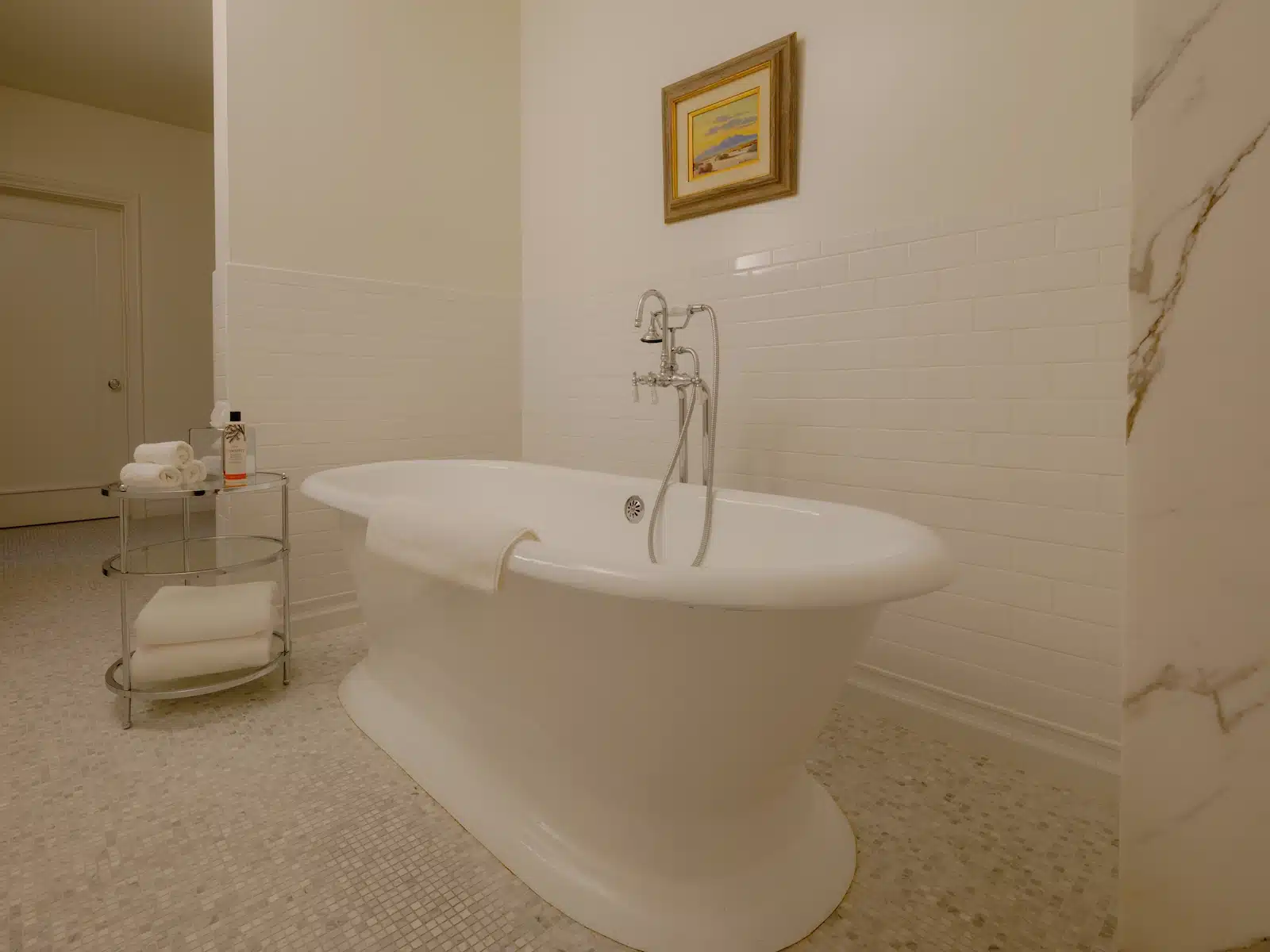 Terrace free standing tub