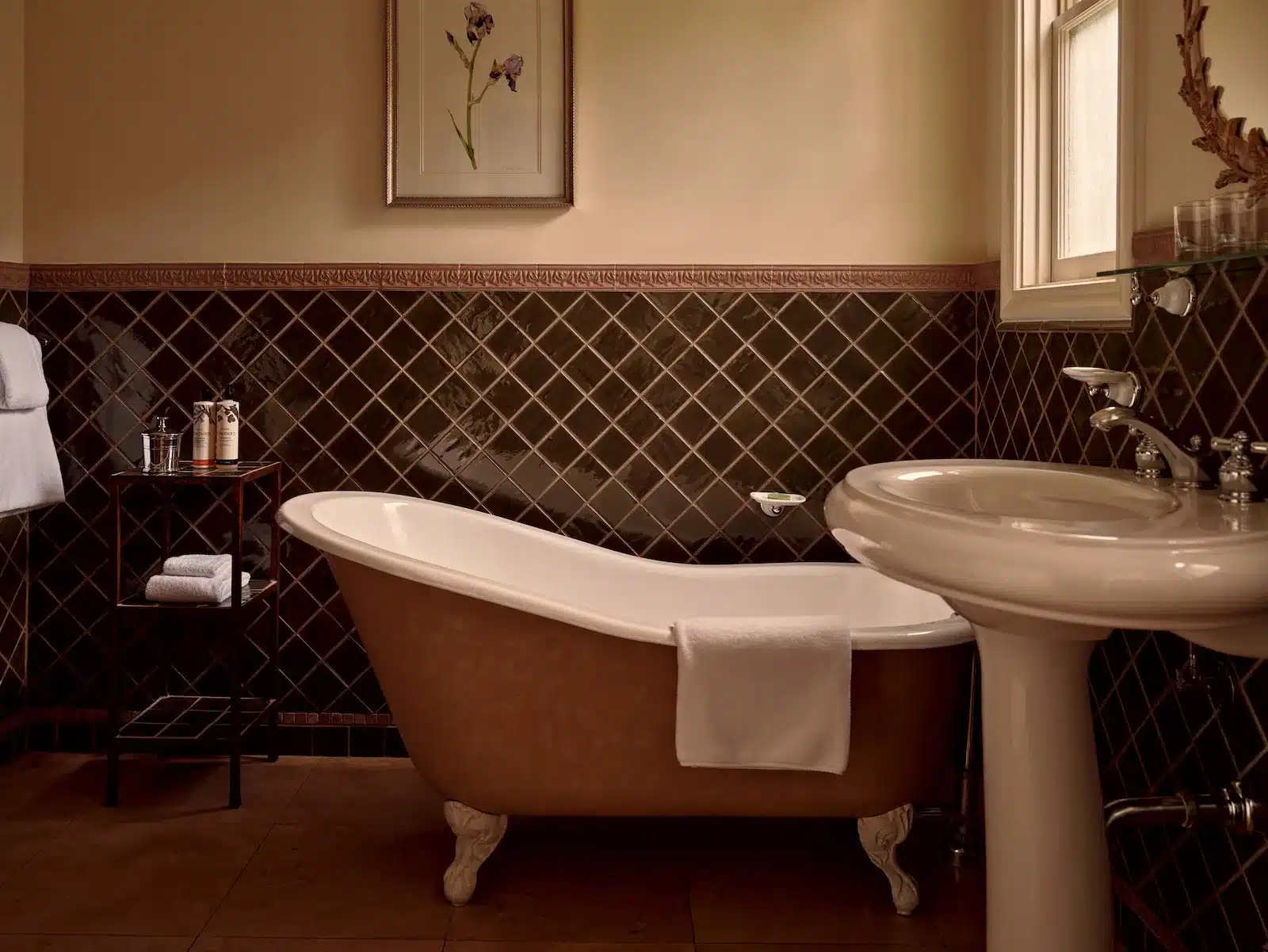 Einstein freestanding tub and sink